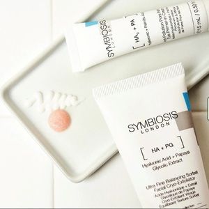SYMBIOSIS LONDON
Luxury Anti-Aging Skincare Set
($232 value)